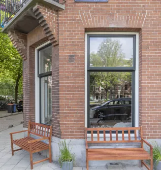 Totaal gerenoveerd benedenhuis